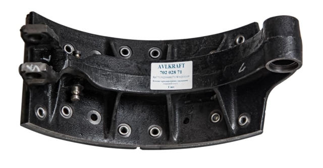 Колодка тормозная передний мост  правая с накладками