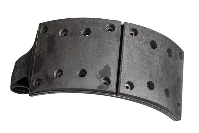 Колодка тормозная передний мост  правая с накладками